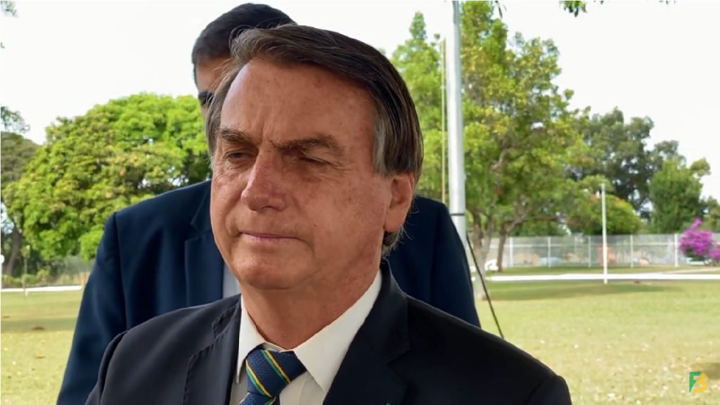 Bolsonaro fala que obrigar tomar a vacina é uma irresponsabilidade