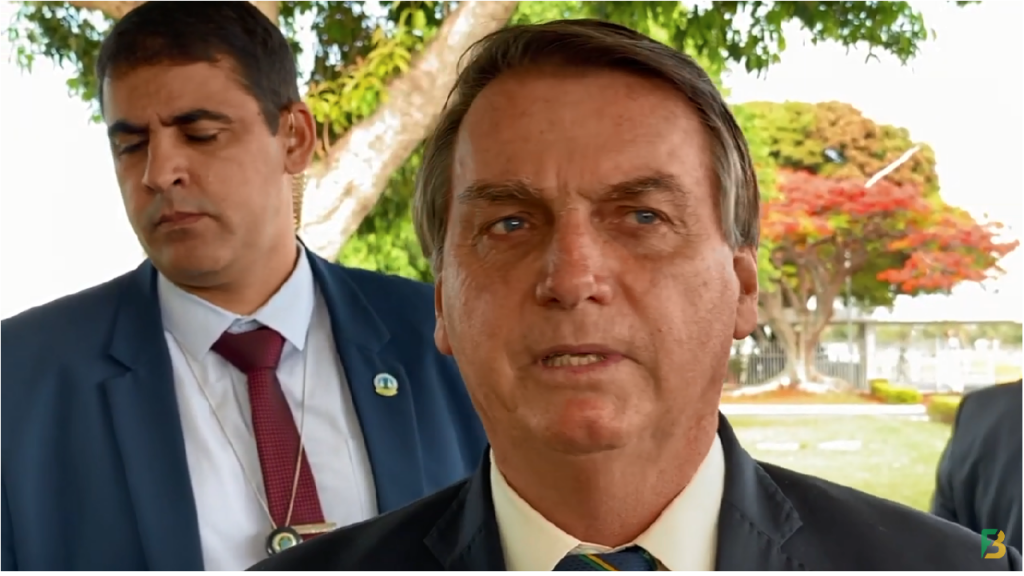 Presidente Jair Bolsonaro fala sobre obrigatoriedade da vacina