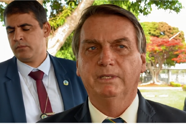 Presidente Jair Bolsonaro fala sobre obrigatoriedade da vacina