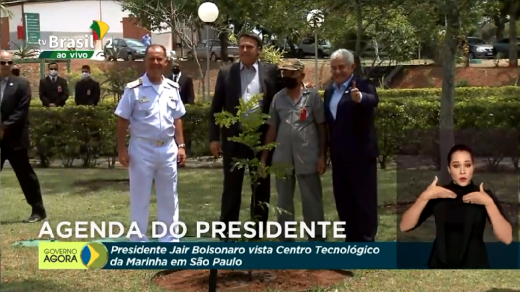 Presidente Jair Bolsonaro faz visita ás instalações do centro Tecnológico da Marinha
