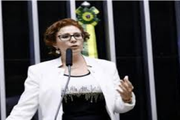 Carla Zambelli rebate imprensa esquerdista por desvirtuar origem do problema de Manaus e diz "A responsabilidade é de quem ROUBOU"