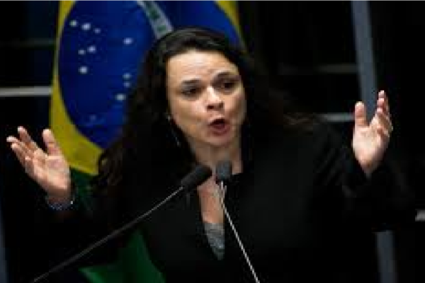 Janaína Paschoal comenta recomendação da OMS e dispara "A OMS está atrasada! O Brasil faz tudo isso desde março!"