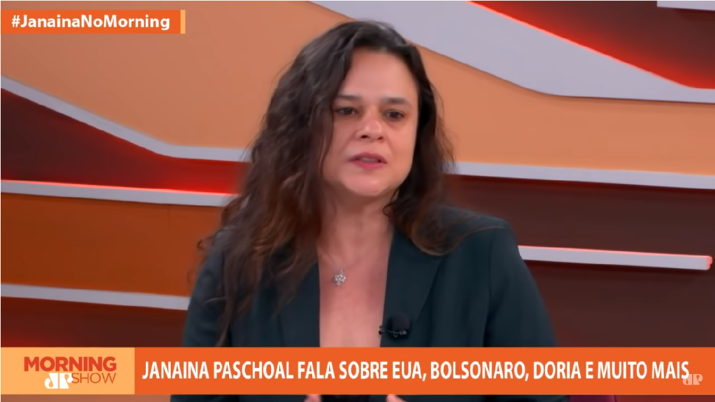 Janaína Paschoal sai em defesa de Bolsonaro sobre vacina e diz "Todos esses ataques ao Presidente me pareceram um pouco injusto"