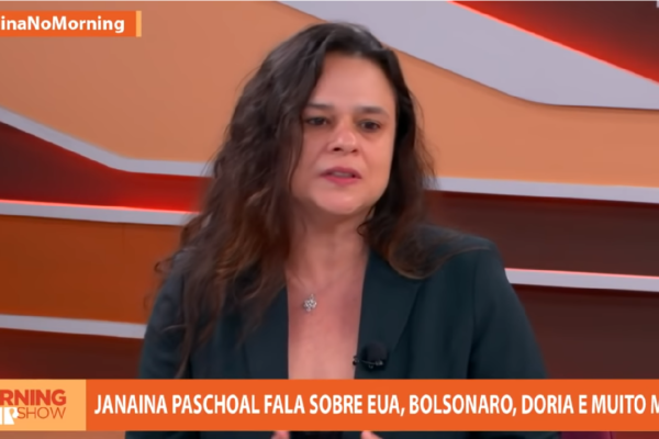 Janaína Paschoal sai em defesa de Bolsonaro sobre vacina e diz "Todos esses ataques ao Presidente me pareceram um pouco injusto"