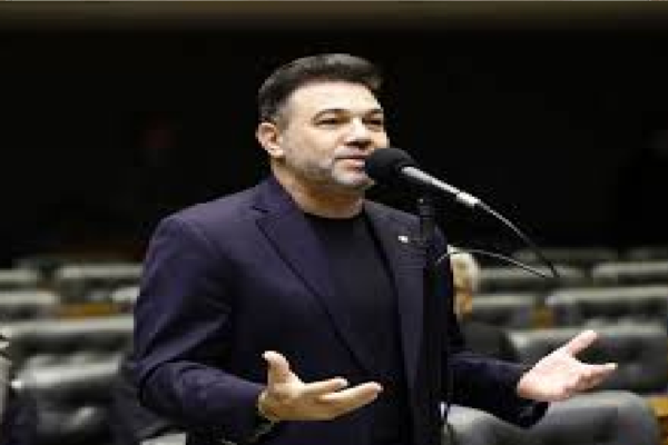 Marco Feliciano critica Rodrigo Maia e diz "Desespero total porque perderão eleição na Câmara dos Deputados"