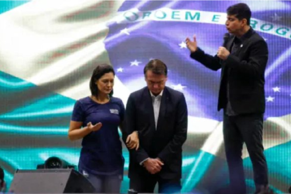 Marco Feliciano faz elogios ao presidente e diz "O problema de Bolsonaro é que ele defende o Povo e os valores cristãos. Não aceitam isso!"